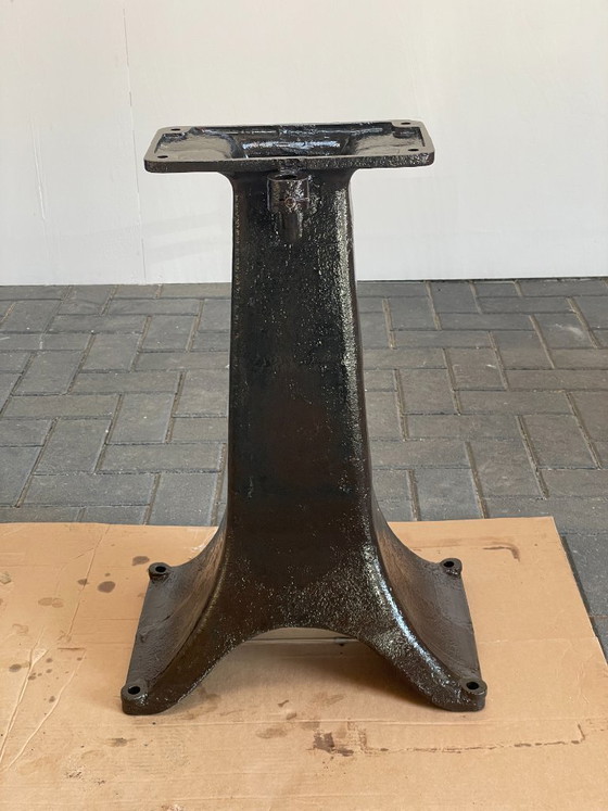 Image 1 of Base per colonna antica in ghisa "z10" - Restaurata in stile industriale