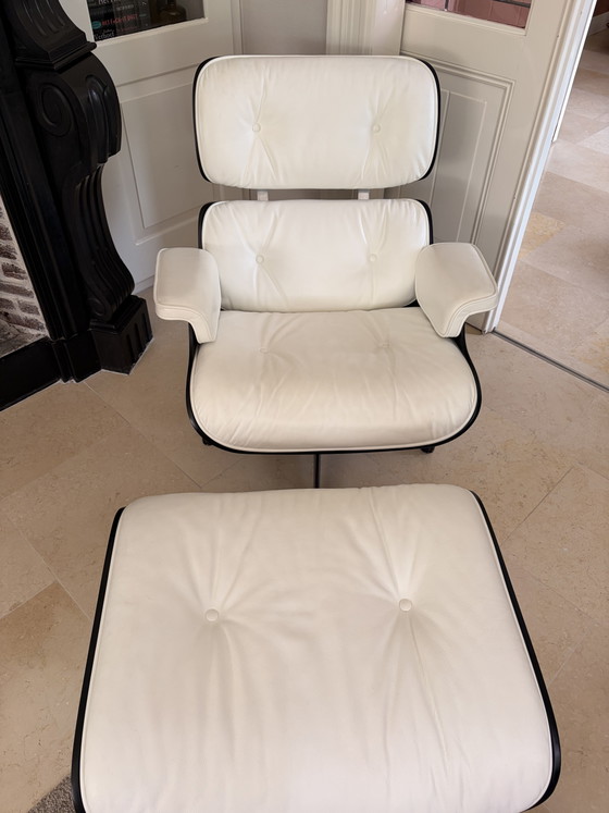 Originale Vitra Eames Lounge Chair +Ottoman pelle Bianco 2007 – Poltrone (photo 4 of 13)