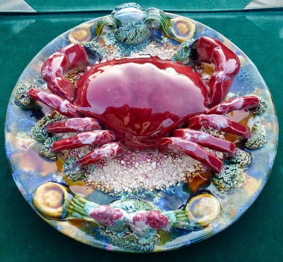 Image 1 of Assiette de collection vintage en faïence de style Palissy, ornée d'un crabe.