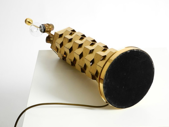 Image 1 of Einzigartige große Messing-Tischlampe aus den 1960er Jahren von den Vereinigten Werkstätten mit beleuchtetem Sockel