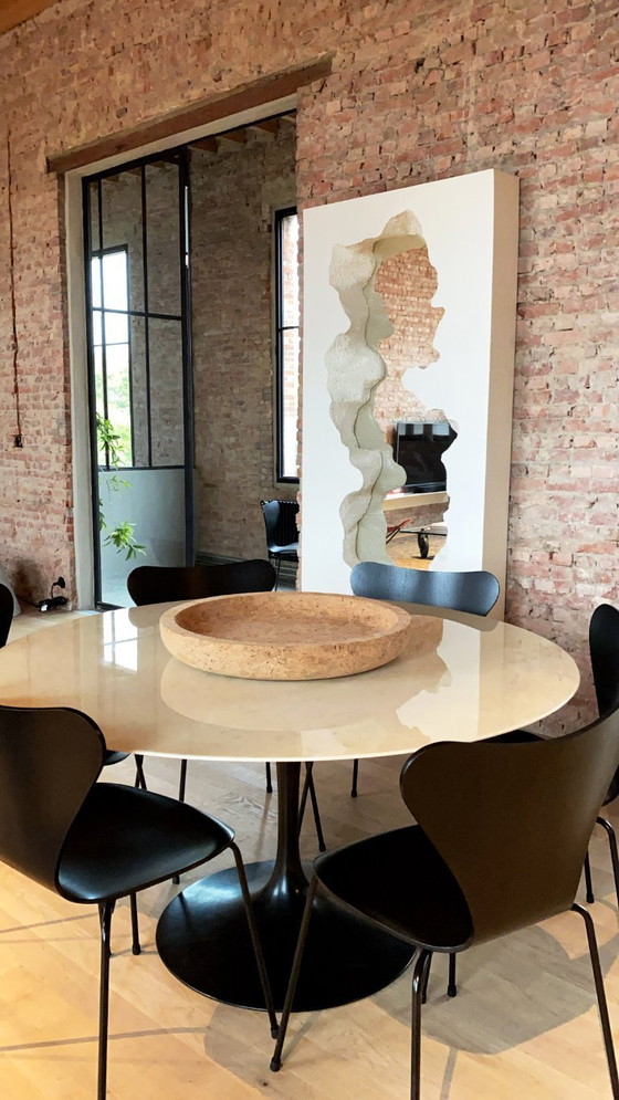 Image 1 of Knoll Saarinen Tulip dining table rond