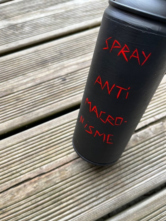 Image 1 of Bomb’art « spray anti macro-nisme »