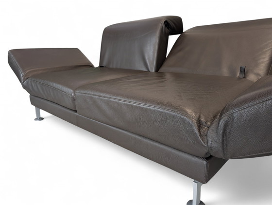 Image 1 of Sofá cama mediano de piel BRÜHL Moule