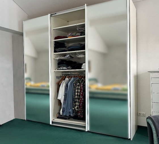 Image 1 of Slaapkamerkast met spiegel en 3 schuifdeuren, zwevend