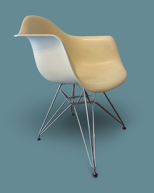 Eames DAR dining chair