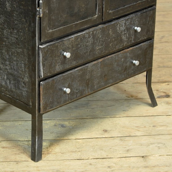 Antique industrial metal display cabinet, circa 1920 – Glass, Vintage (photo 7 of 13)