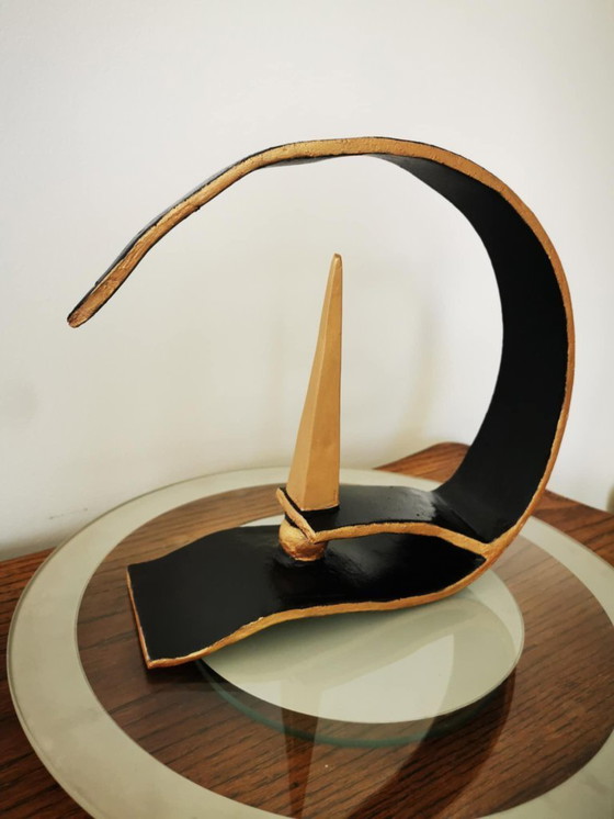 Image 1 of Pirámide abstracta