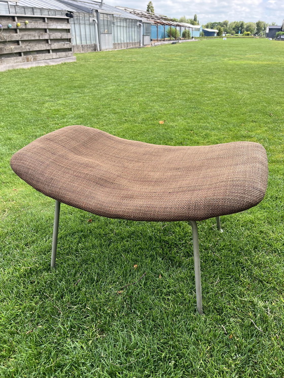 Image 1 of Pouf Oyster Pierre Paulin