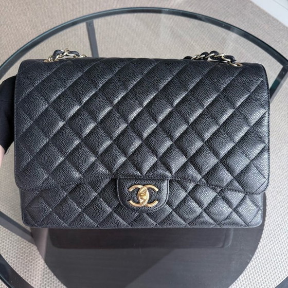 Image 1 of Chanel Classic Flap Maxi - Caviar Double Flap 33CM Gesteppt Schwarz Goldbeschläge