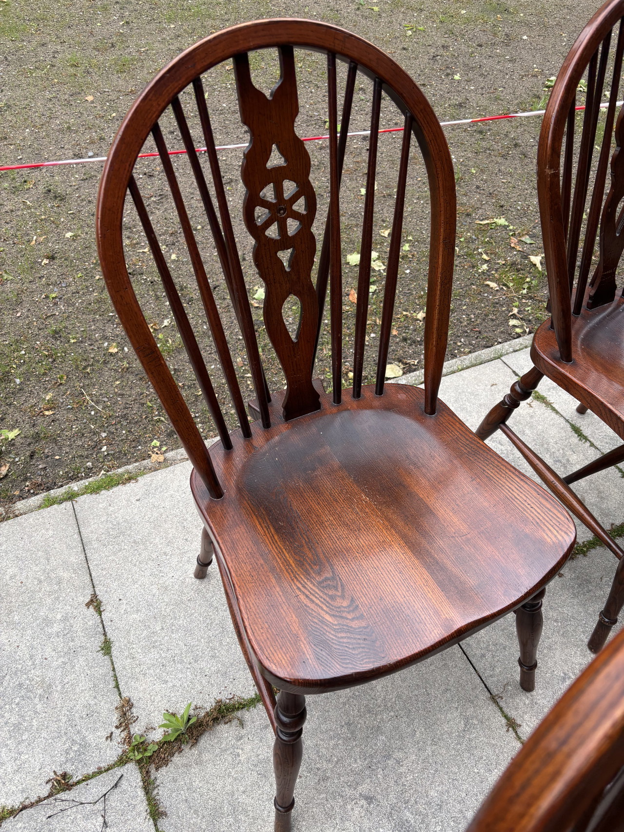 6 chaises Windsor à dossier à roue vintage