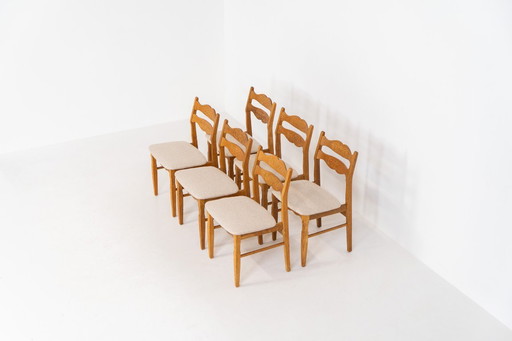 Ensemble de 6 chaises brutalistes en chêne de Henning Kjaernulf (Danemark, années 1970).