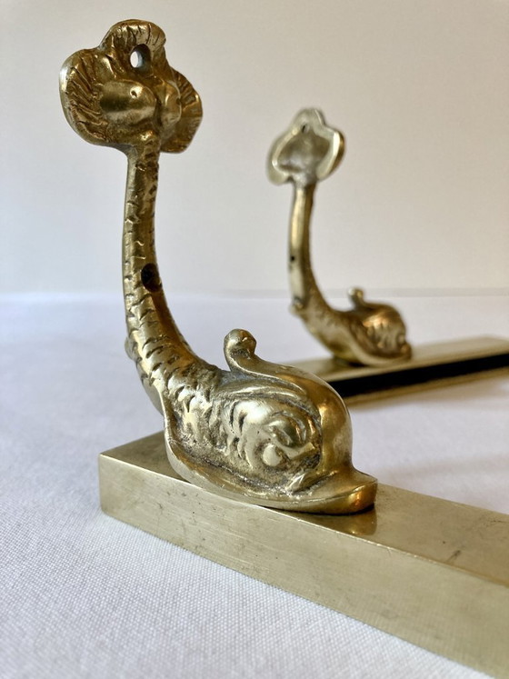 Image 1 of Messing muurbeugels voor een badkamerplank, circa 1950.