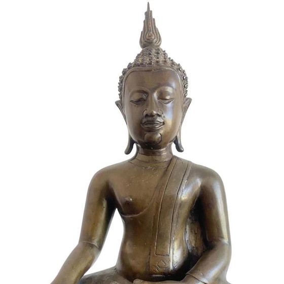 Buda tailandés de bronce sentado con llama extraíble (ushnisha) – lote 160 – Esculturas, Bronze (photo 10 of 12)