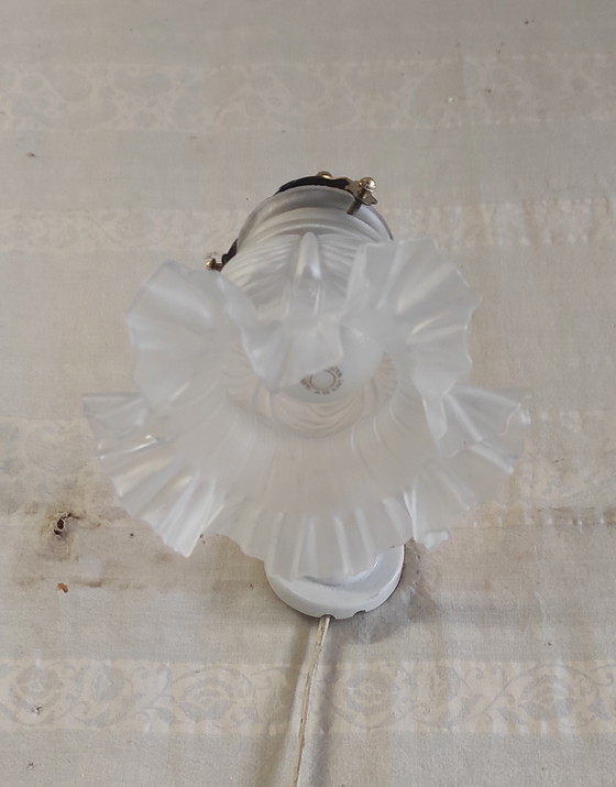 Image 1 of Applique col de cygne en laiton, porcelaine et pâte de verre - mid. XXeme 