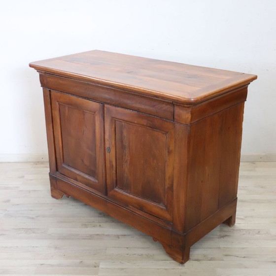 Image 1 of Antiek dressoir van massief walnotenhout, Italië, 19e eeuw.