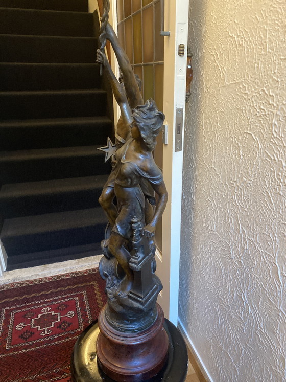 Image 1 of Statue en bronze audacieuse