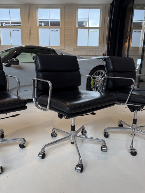 Image 1 of Lot de 4 - Coussins Eames ICF EA217 Softpad en cuir noir et aluminium