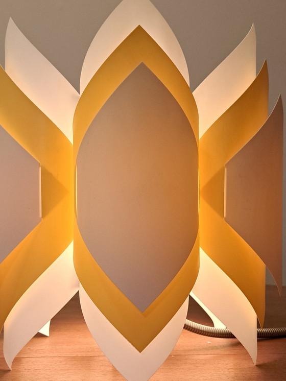 Image 1 of Lampada a sospensione vintage in plastica – Stile Mid-Century – Bianco/Giallo – 34 cm di altezza, 30 cm Ø
