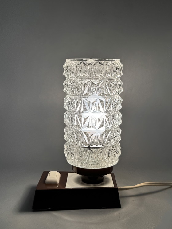 Image 1 of Vintage tafellamp met glazen kap (jaren ’70 stijl)