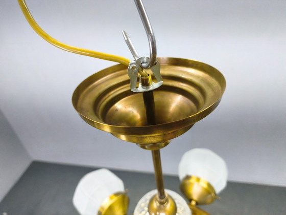 Image 1 of Tsjechische art-deco kroonluchter van messing en glas, jaren 1950