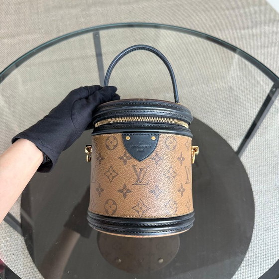 Image 1 of LOUISE VUITTON CANNES MONOGRAM REVERSE HANDTAS