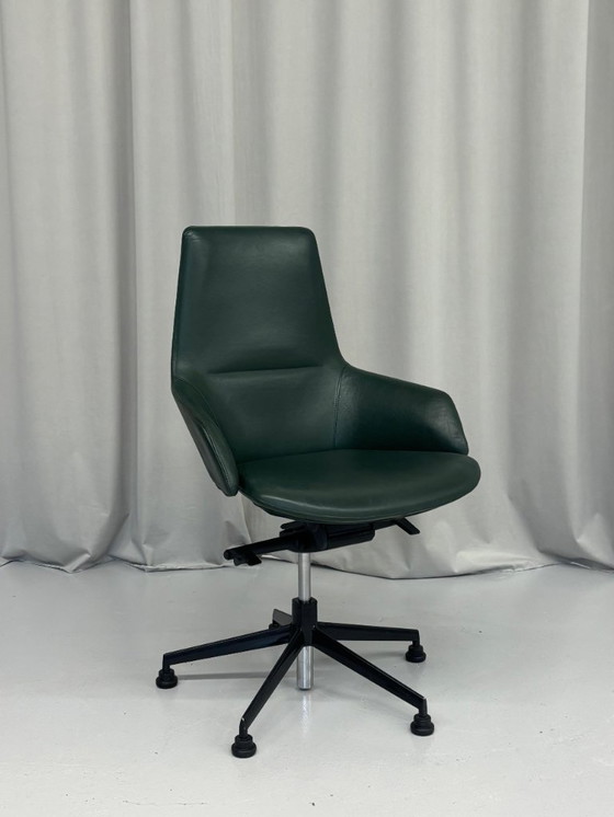 Image 1 of Sedia da ufficio in pelle verde di Arper, Italia anni 2000