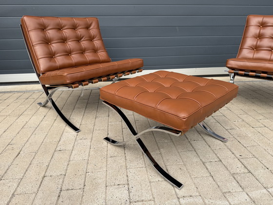 Image 1 of Lot de 2 fauteuils inclinables Knoll Barcelona d'origine + repose-pieds, cuir Venezia Cognac, neufs dans leur boîte.