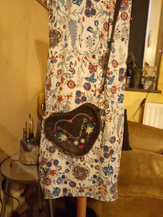 Vintage handtas met hartvormig hart, traditionele Oktoberfest-kostuums – Crossbody tassen, Metal, Textile (photo 5 of 6)