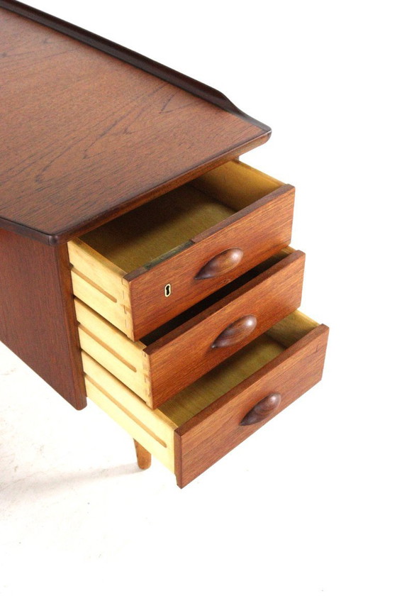 Image 1 of Peter Løvig Nielsen voor Hedensted Møbelfabrik boomerang bureau vintage 