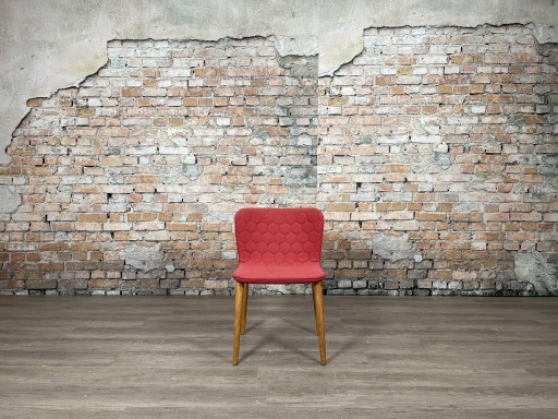 Sancal Tee – Korallenrotes Holz | José Manuel Ferrero – eetkamerstoelen, Textile, Wood