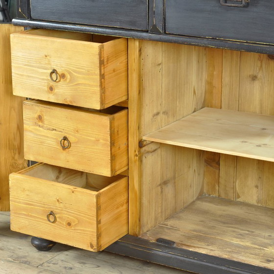Credenza in pino con 5 cassetti, circa 1900 – Credenze, Wood, Brass, Vintage (photo 5 of 12)