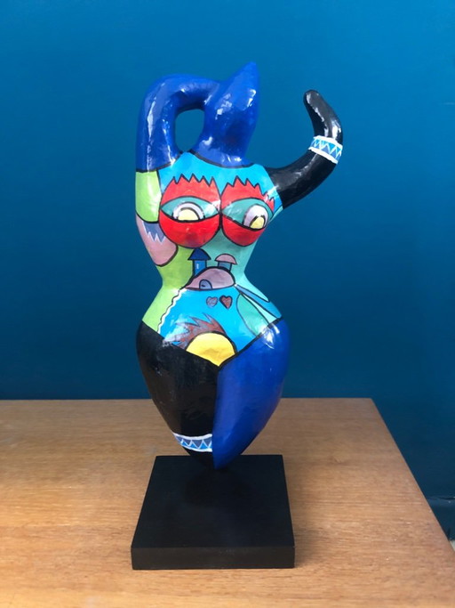 Statuette inspired by Nana Niki de Saint Phalle