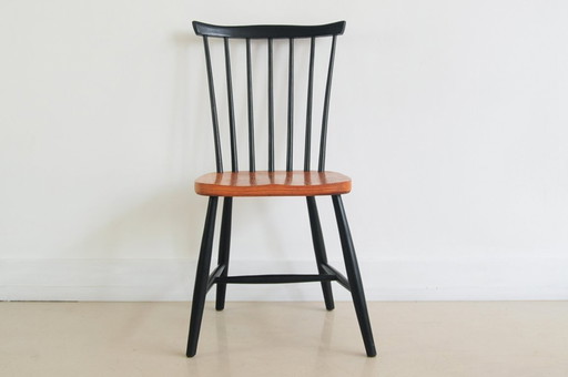 spijlenstoel met zwarte poten