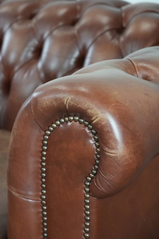 Image 1 of Sofá Chesterfield clásico de piel de vaca marrón de estilo inglés