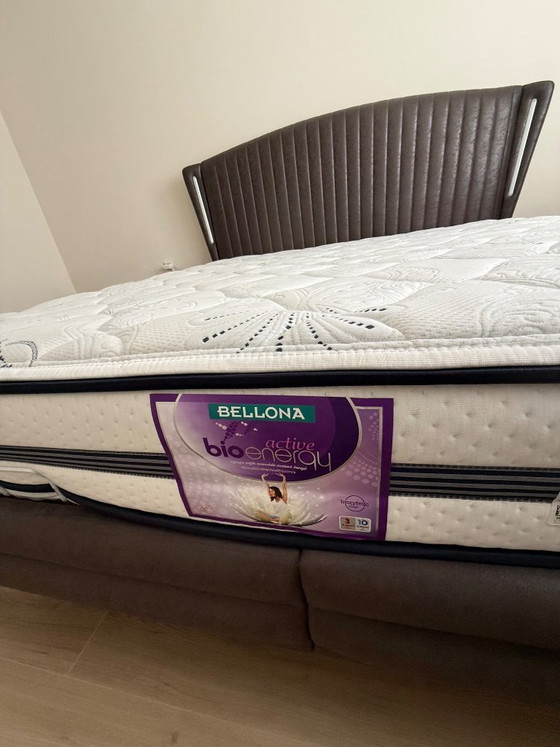 Bed – Istikbal wonen&slapen, Camas, Textil, Madera (photo 3 of 7)