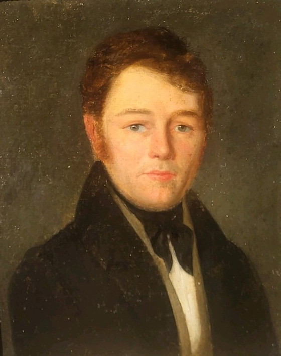 Image 1 of Gesigneerd 19e-eeuws schoolportret van een heer.