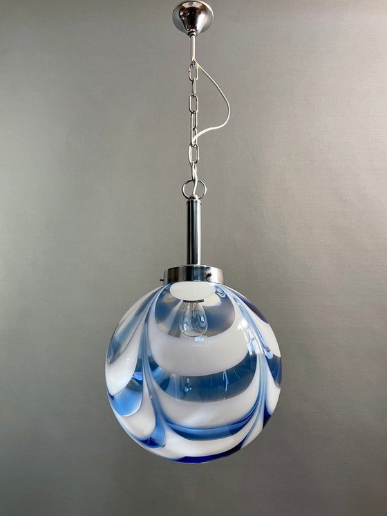 Image 1 of Lampada a sospensione in vetro soffiato di Murano in blu e bianco, design Space Age anni '70.