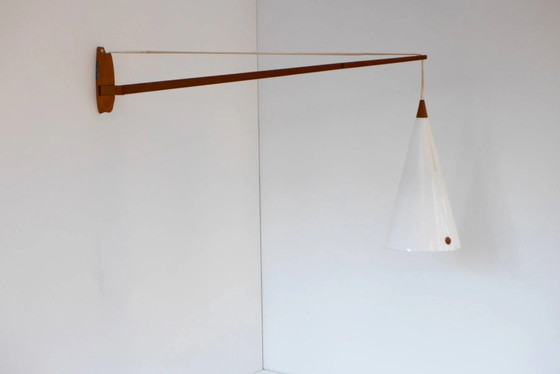 Image 1 of Applique murale suédoise en teck, style milieu du siècle, conçue par Uno et Östen Kristiansson pour Luxus, années 1960