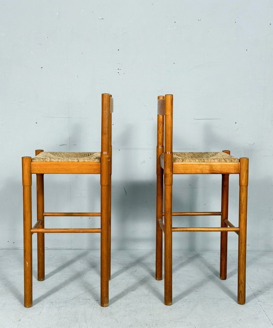 Image 1 of Juego de 2 taburetes/taburetes de bar, modelo 'Carimate' de Vico Magistretti, pino, tejido de junco, década de 1960, Italia