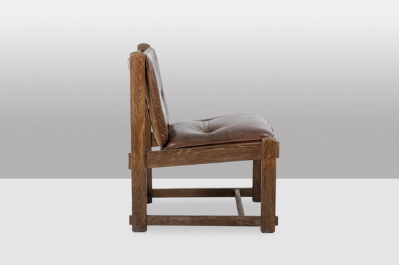 Image 1 of Paar eikenhouten loungestoelen, bekleed met leer. Gemaakt in de jaren 60.