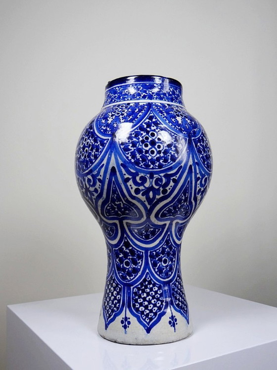 Image 1 of Large Moroccan vase/jar, Fez, handmade Khabia ceramic, 19th-20th century, cobalt