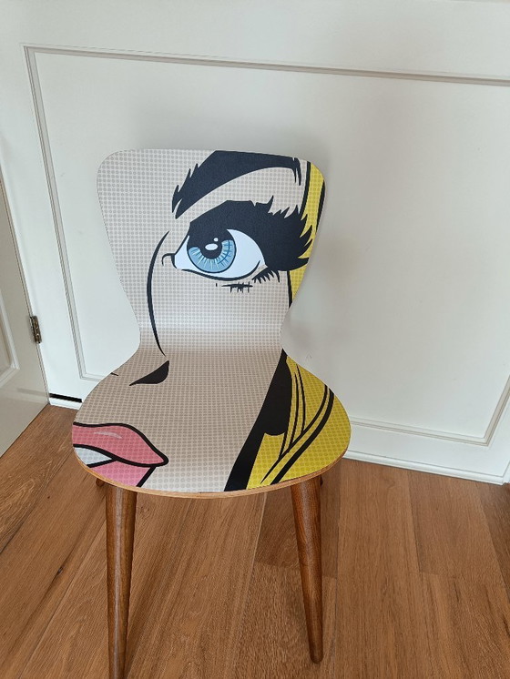 Image 1 of Chaise vintage des années 1960 recyclée, impression de bande dessinée rétro