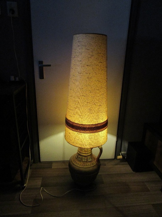 Image 1 of Bellissima lampada da terra a lava, di grandi dimensioni, dei primi anni '70.