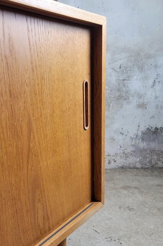 Image 1 of Vintage Danish sideboard in oak by Hundevad & Co