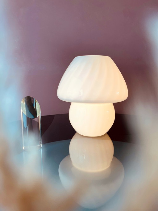 Lámpara de mesa con forma de hongo en espiral de Peill & Putzler