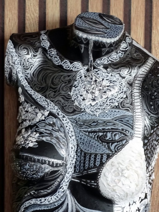 CB. buste de mannequin noir et blanc