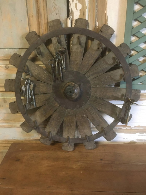 Sleutelhangerwiel of ander in hout en metaal – Kapstokken, Wood, Metal, Vintage (photo 9 of 10)