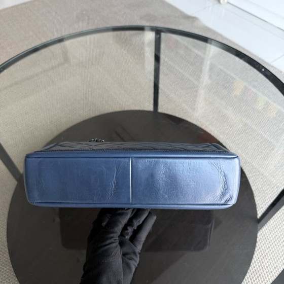 Image 1 of Chanel Seasonal Flap - 25 cm gewatteerd kalfsleer, blauw ruthenium, zilverkleurige hardware, serie 20