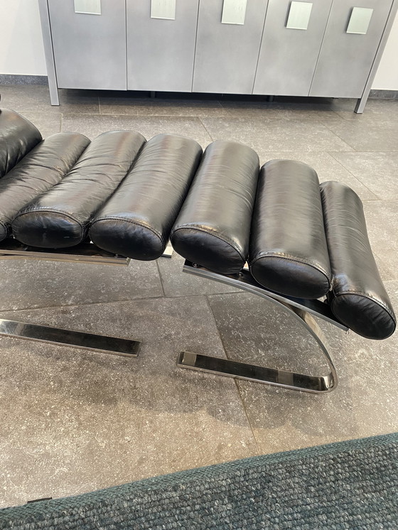 Image 1 of Poltrona lounge di design in legno nero con hocker