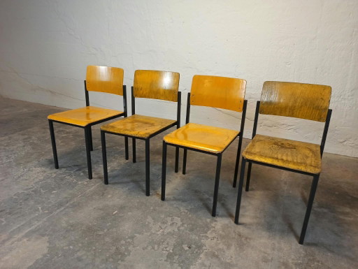 4 x Vintage Industriestühle